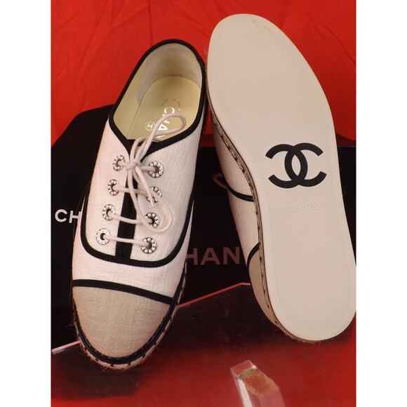 NIB CHANEL G31345 BEIGE CANVAS LACE UP PEARLS CC ESPADRILLE FLAT OXFORDS 39.5 - Picture 8 of 12